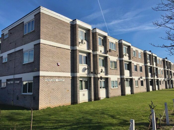 2 Bedroom Flat To Rent In Bath Road, Cranford, Hounslow, TW5