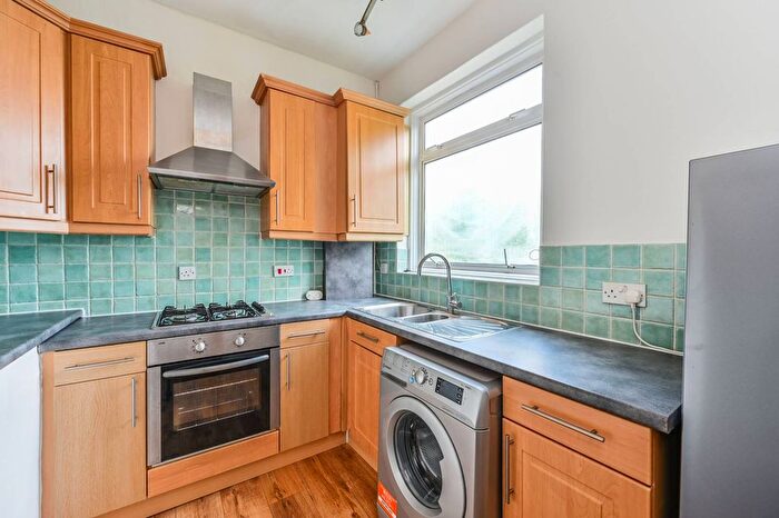2 Bedroom Flat To Rent In North Side Wandsworth Common, Clapham Junction, London, SW18