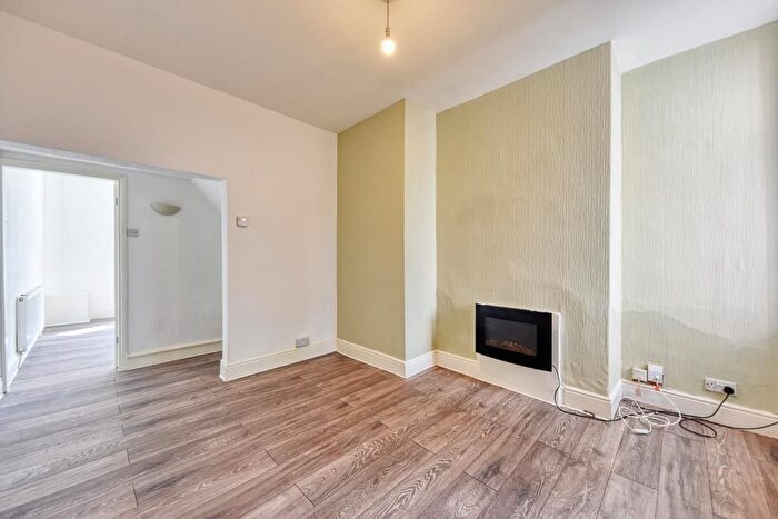 1 Bedroom Flat To Rent In Station Road, Carlton, Nottingham, NG4
