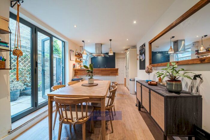 2 Bedroom Apartment To Rent In Boundary Lane, SE17