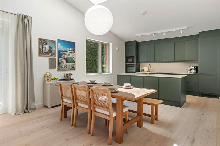 2 Bedroom Apartment For Sale In Apartment, Larchwood Lodge, New Road, Digswell, Welwyn, AL6