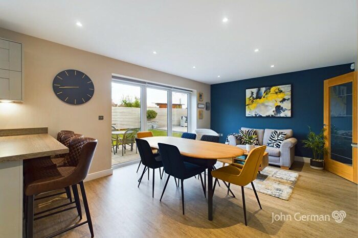5 Bedroom Detached House For Sale In Knightswood Close, Rosliston, DE12