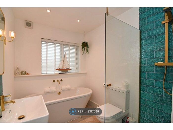 3 Bedroom Flat To Rent In Parkwood Road, Bournemouth, BH5