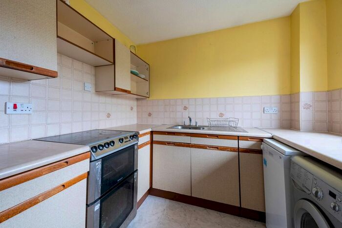 2 Bedroom Flat To Rent In Anthony Road, South Norwood, London, SE25