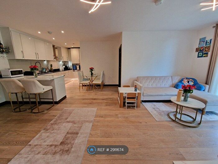 2 Bedroom Flat To Rent In Berkeley Avenue, Reading, RG1