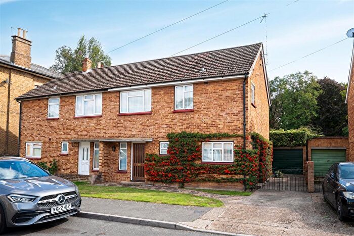 3 Bedroom Semi-detached House For Sale In Elruge Close, West Drayton, UB7