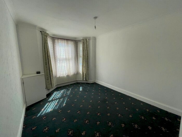 2 Bedroom Flat To Rent In Oswald Road, Southall, UB1