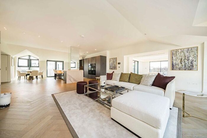3 Bedroom Flat To Rent In Kensington Gardens Square, Notting Hill, W2