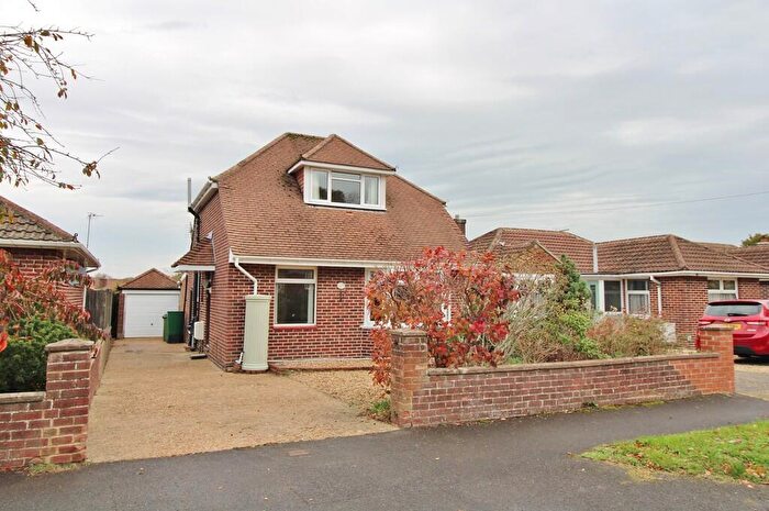 2 Bedroom Detached House For Sale In Southmead Road, Fareham, PO15
