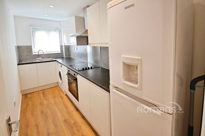 2 Bedroom Flat To Rent In Maplin Park, Slough, SL3