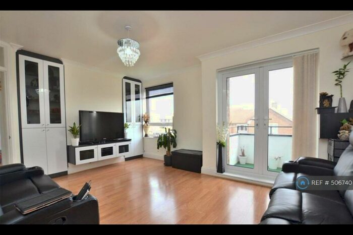 2 Bedroom Flat To Rent In Quinta Drive, Barnet, EN5