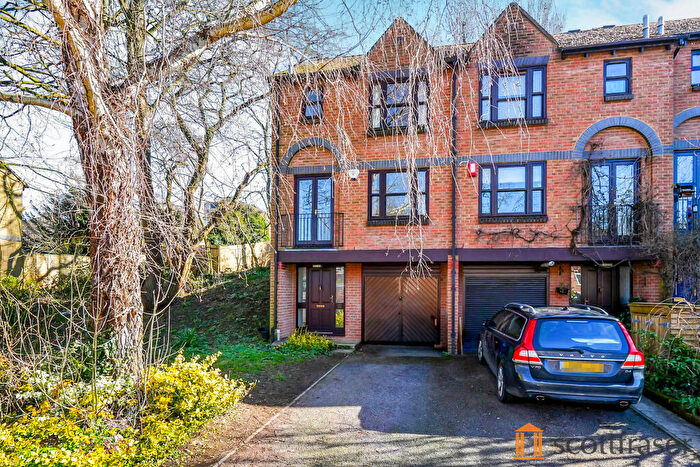2 Bedroom Semi-Detached House To Rent In Green Ridges, Headington, OX3