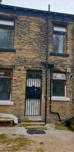 2 Bedroom Terraced House To Rent In Grantham Road, Bradford, BD7