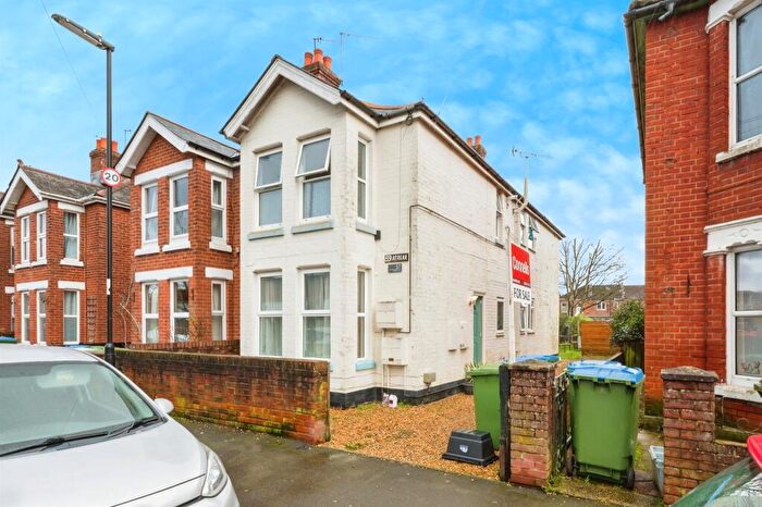 2 Bedroom Maisonette For Sale In Richville Road, Southampton, SO16