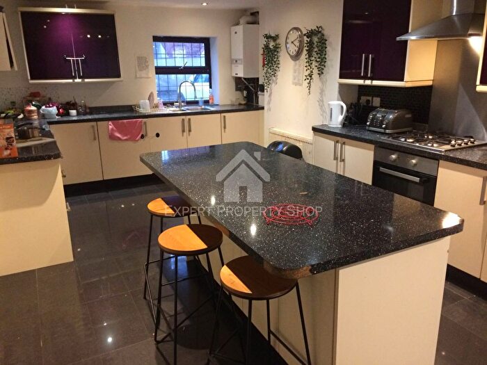 8 Bedroom Semi Detached House For Sale In Carlton Road, Worksop, S80