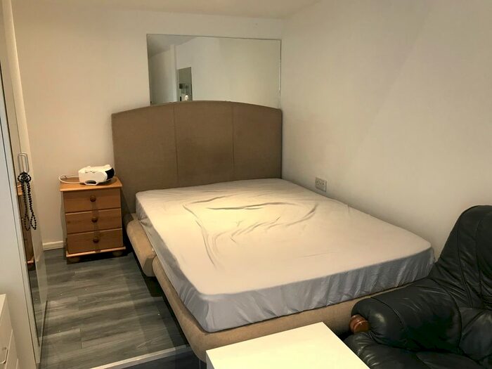 Studio To Rent In The Croft, Heston, Hounslow, TW5
