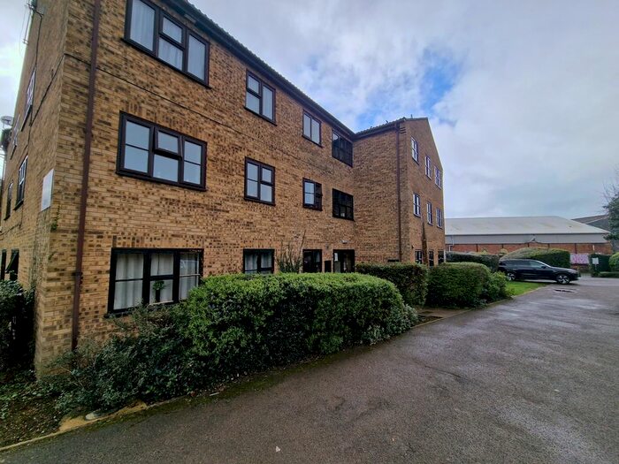 2 Bedroom Flat To Rent In Bonham Court, Kettering, NN16