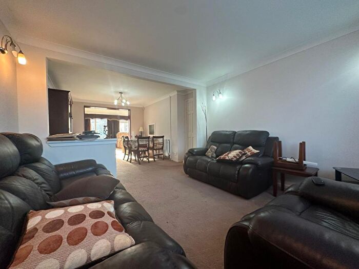 3 Bedroom Semi-Detached House To Rent In Slough, Berkshire, SL3