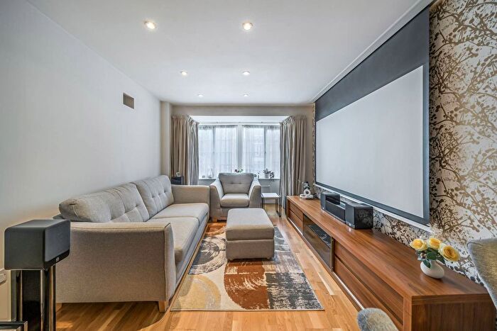 2 Bedroom Flat For Sale In Flowers Avenue, Ruislip, HA4