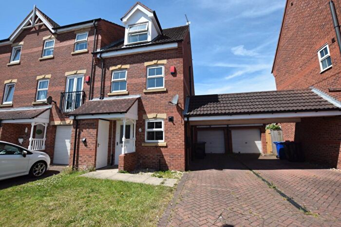 3 Bedroom Semi-Detached House To Rent In Birchwood View, Gainsborough, DN21