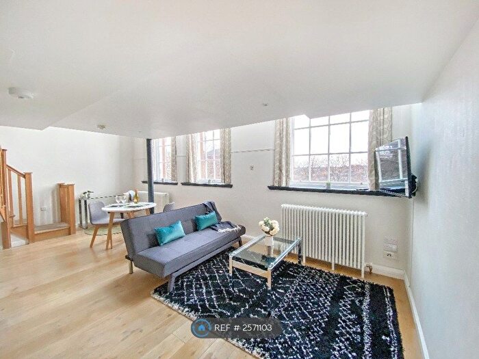 1 Bedroom Flat To Rent In Mcdonald Road, Edinburgh, EH7