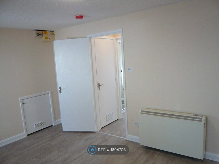 1 Bedroom Flat To Rent In Trowbridge, Trowbridge, BA14