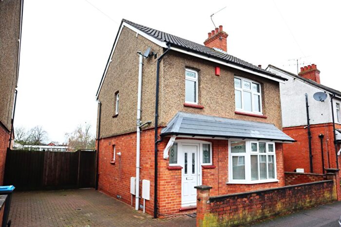 3 Bedroom Detached House To Rent In Lennox Road, Bletchley, Milton Keynes, Buckinghamshire, MK2