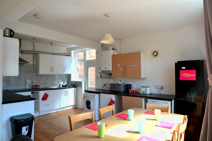 5 Bedroom Detached House To Rent In Rolleston Drive, Lenton, Nottingham, NG7