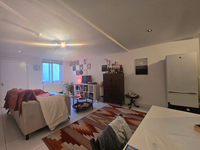 2 Bedroom Flat To Rent In Dorset Road, Vauxhall, SW8