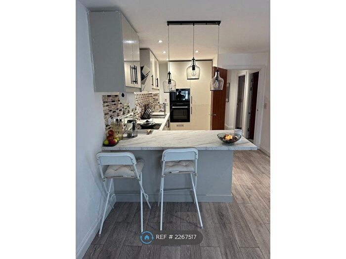 2 Bedroom Flat To Rent In Kendal, Purfleet, RM19