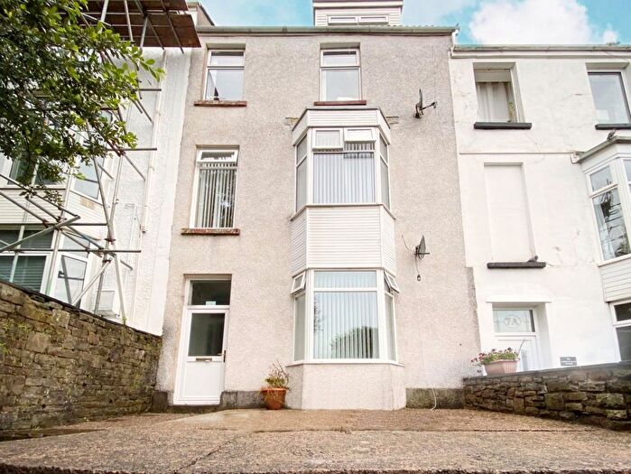 3 Bedroom Flat To Rent In Gore Terrace, Mount Pleasant, Swansea, Swansea, SA1