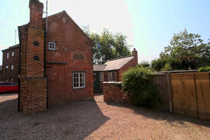 2 Bedroom Cottage To Rent In Bilton Road, Rugby, CV22