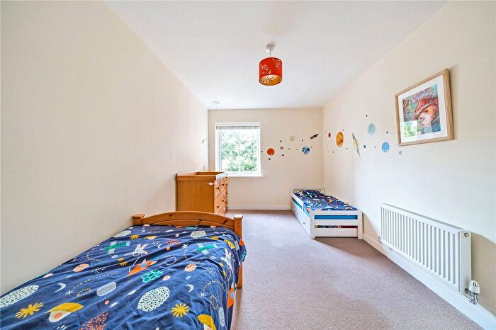 2 Bedroom Flat For Sale In Eden Road, Dunton Green, Sevenoaks, Kent, TN14