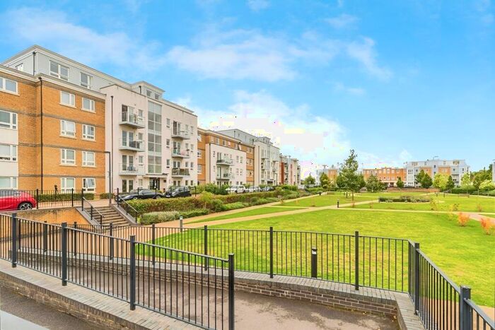 2 Bedroom Apartment To Rent In Kestrel Court, SL6