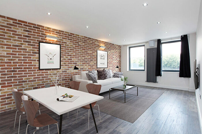 2 Bedroom Apartment To Rent In Copperfield Road, Mile End, E3