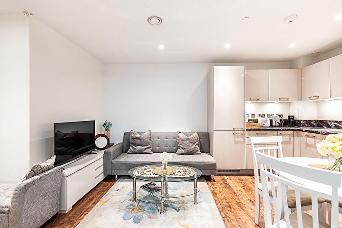 3 Bedroom Flat To Rent In Valetta House, Vista Chelsea Bridge, Queenstown Road, London, SW11