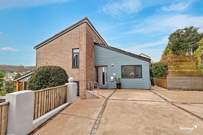 3 Bedroom Semi Detached House For Sale In Summercourt Way, Brixham, TQ5