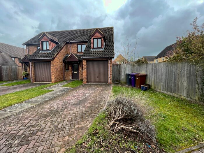 2 Bedroom Semi-Detached House To Rent In Kestrel Way, Royston, SG8