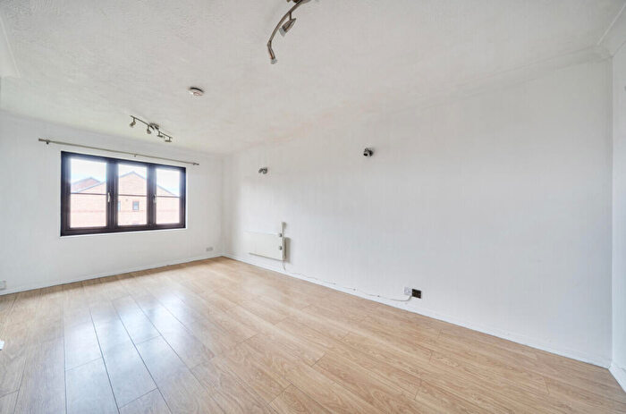 2 Bedroom Apartment For Sale In Lowry Crescent, Mitcham, CR4