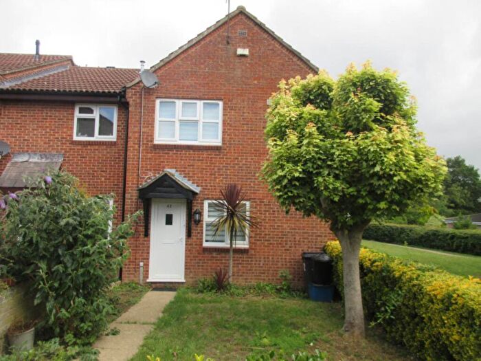 1 Bedroom Semi-Detached House To Rent In The Bentleys, Southend On Sea, SS2
