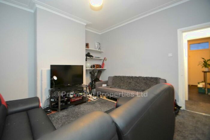 4 Bedroom Terraced House To Rent In School View, Hyde Park, Leeds, LS6