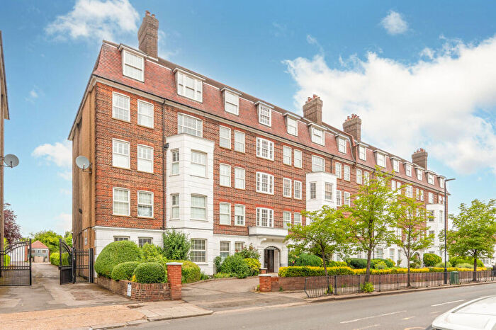 3 Bedroom Flat For Sale In Clarendon Court, Sidmouth Road, Brondesbury Park, London, NW2