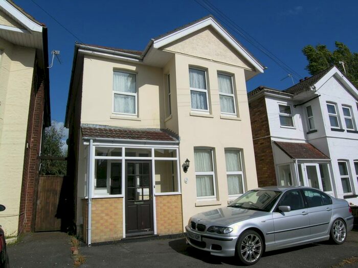 5 Bedroom House To Rent In Bedroom Detached House In Winton, BH9