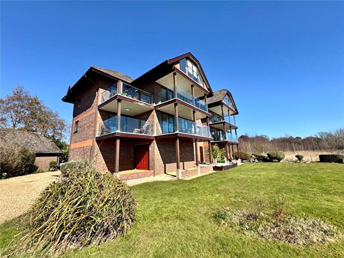 2 Bedroom Apartment For Sale In Undershore Road, Lymington, Hampshire, SO41