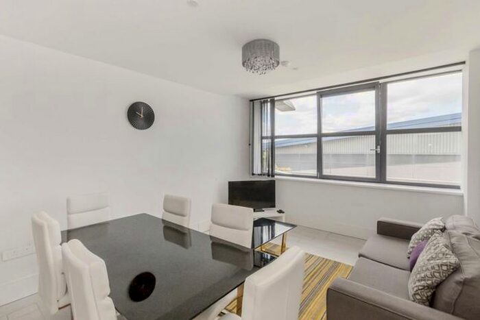 2 Bedroom Flat To Rent In West Gate, London, W5