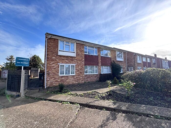 2 Bedroom Maisonette For Sale In Catherine Drive, Sunbury-On-Thames, Surrey, TW16