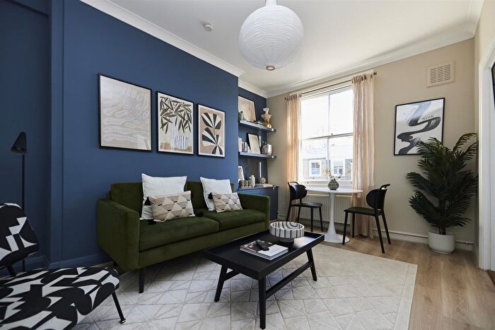1 Bedroom Flat For Sale In Stanlake Road, W12