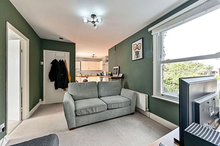 2 Bedroom Flat For Sale In Wisteria Road, Hither Green, London, SE13