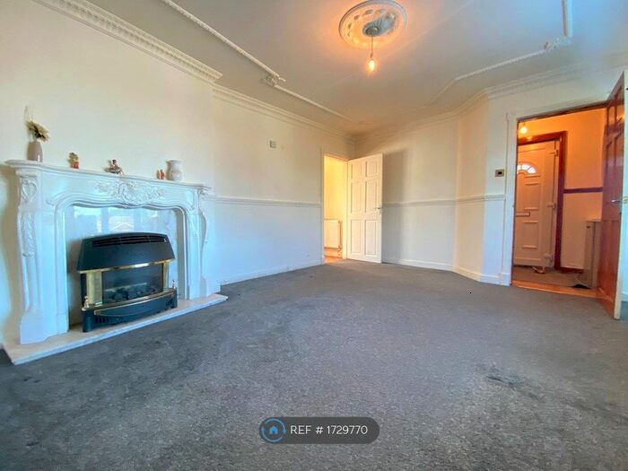 3 Bedroom Semi-Detached House To Rent In Schofield Avenue, West Bromwich, B71