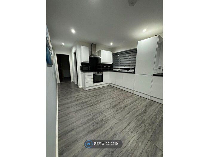 2 Bedroom Flat To Rent In Old Charter Hall, Scunthorpe, DN15